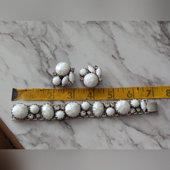 Vintage Bracelet and Earrings Set White Stones and Silver Tone - Picture 9 of 10